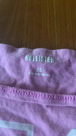 Hollister Off-The-Shoulder Top Crop thumbnail 3
