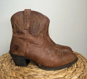 Ariat Dakota Ankle Boots Cowgirl Dakota Western Brown leather studded Booties thumbnail 1