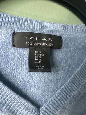Tahari Women’s M 100% 2 Ply Cashmere Sweater Quiet Luxury Soft Minimalist thumbnail 3