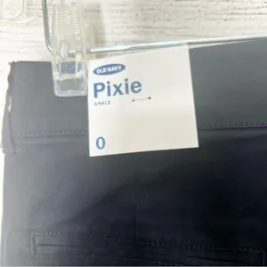 NWT Old Navy Black Pixie Mid Rise Ankle Length Pants Size 0 thumbnail 9