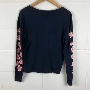 Abercrombie and Fitch women navy crewneck long sleeve floral graphic tee size M thumbnail 5