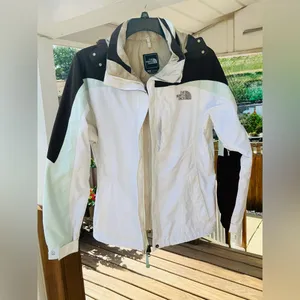 THE NORTH FACE jacket 🖤💚🤍 thumbnail 3