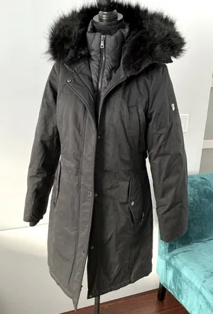 Women’s winter coat 🖤 EUC 🖤 Black Size M thumbnail 1