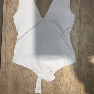 FREE PEOPLE Intimately Keep It Sleek Bodysuit White V-Neck Medium M Sleeveless thumbnail 4