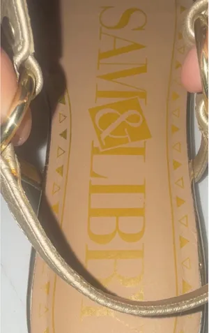 Sam & Libby Gold Synthetic Buckle Strap Flat Sandals Solid Casual Womens 8.5 thumbnail 2