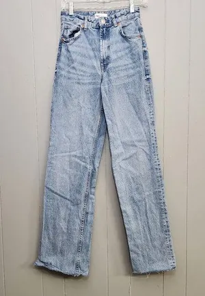 Zara High Rise 90s Jeans thumbnail 1