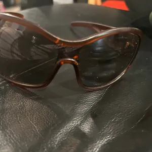 Brown Oversized Women’s Sunglasses - Classic Fashion Accessory thumbnail 9
