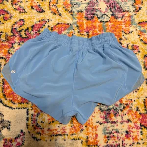 Lululemon Hotty Hot Shorts 2.5" Low-Rise thumbnail 2
