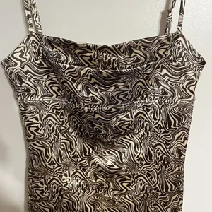 Urban‎ Outfitters UO Cole Swirl Sateen Mini Dress Size Medium Brown & Tan thumbnail 3