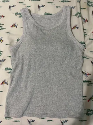 Uniqlo Built-In Bra Tank Top thumbnail 1