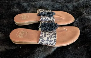 Andre Assous Womens Multi Thong Flat Sandals Size 10 Novalee shoes thumbnail 1