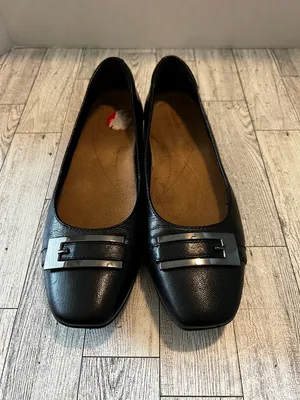 CLARKS Candra Glare Black Leather Ballet Flats Womens SIZE 7M Academia Buckle thumbnail 2