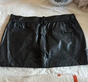 Olivaceous leather skirt thumbnail 2