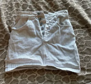 White skirt thumbnail 1