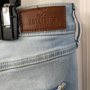 Hollister women’s high rise Light Wash Skinny Jeans thumbnail 5