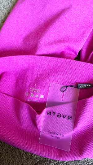 NWT NVGTN Hot Pink Performance Leggings thumbnail 4
