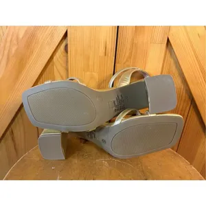 Liz Claiborne Hawes LT Gold size 8.5 heels nwt￼￼ thumbnail 7