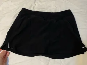 Black Women’s Golf Skort Size M thumbnail 1