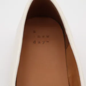 A New Day Danica Loafers Womens US 8.5 Off White Leather Horsebit Lug Sole Shoes thumbnail 2