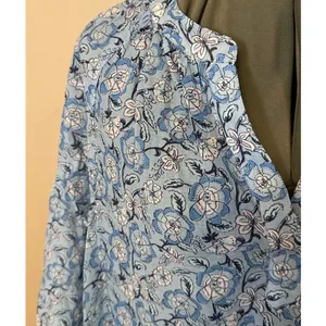 Vineyard Vines Floral Beachy Popover Blue and White Top Size Small thumbnail 5