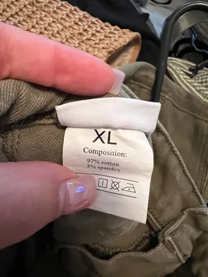 Green cargo shorts Size XL thumbnail 2