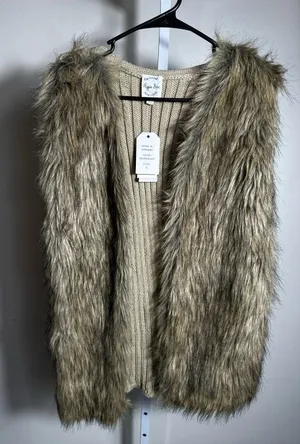 P396. Hippie Rose Faux Fur Vest – Taupe/Beige thumbnail 1
