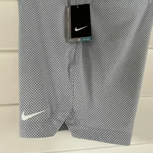 Nike Greens Dri-FIT Golf Shorts Sz 6 thumbnail 8