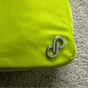 Poshmark Swag Lime Green Belt Bag - BRAND NEW thumbnail 4