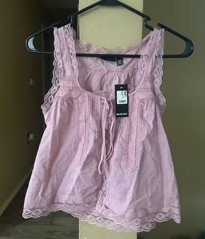 Boutique Top thumbnail 1