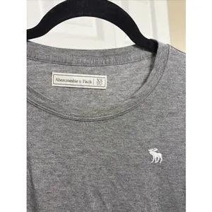 Abercrombie & Fitch Tie Front Tee Womens Size XS Gray Moose Logo Viscose Knit thumbnail 2