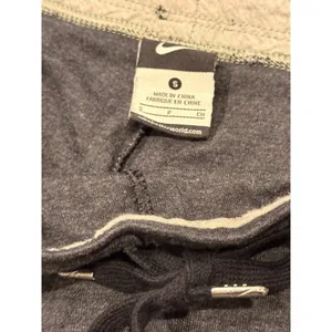 Nike women's small gray cropped jogger sweatpants thumbnail 2