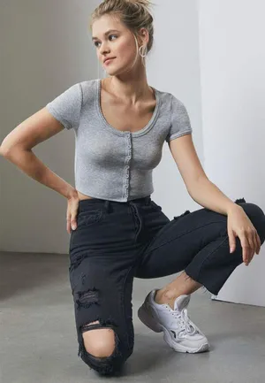 Crop Top thumbnail 1