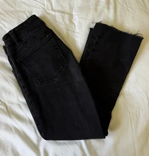 Zara Black Mini Flare Cropped Jeans thumbnail 1