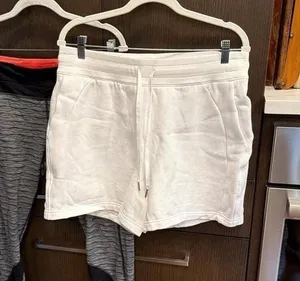 Lululemon‎ women's 12 scuba white shorts and black leggings thumbnail 1