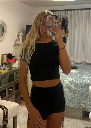 Plain Black Shortsleeve Top thumbnail 1