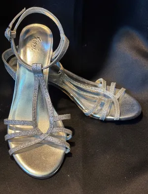 Fioni Womens Silver Glitter Kitten Heel Sandals Strappy‎ Dress Shoes Size 7.5 thumbnail 1
