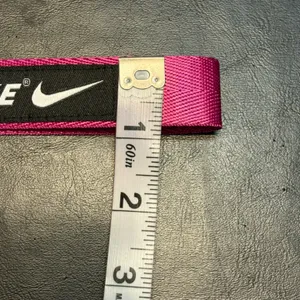 Nike Fuchsia Key Chain W/ Black Logo Patch w/ Silver Golf Club & Golf Ball NWOT thumbnail 3
