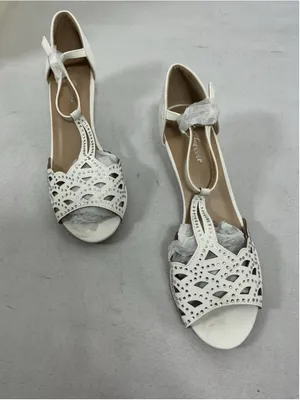 Womans New In Box Forever Link Blaze Strappy Wedge Sandals Size 7 White thumbnail 1