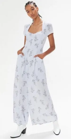 NWT Urban Outfitters UO KerriAnn lilac floral wide leg jumpsuit feminine Sz M thumbnail 1