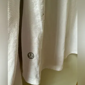 Lululemon Athletica Light Gray Long Sleeve Shirt thumbnail 4