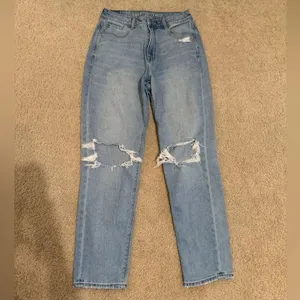 American Eagle Outfitters Mom Jean Ripped Jeans thumbnail 2