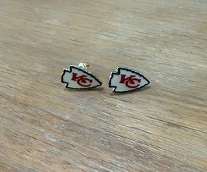 Kansas City Chiefs Arrowhead Logo Earrings thumbnail 2