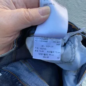 Levi’s size 8(29) L 30 classic boot cut. thumbnail 9