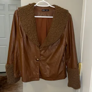 SheIn Faux leather/fur western honey Lainey Wilson/ Ella Langley vibes jacket M thumbnail 4