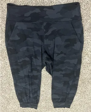 Lululemon Align Jogger Crop thumbnail 1