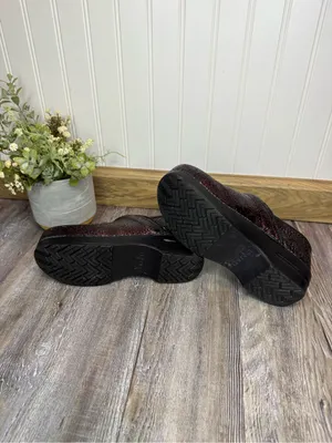 Dansko Womens Professional Wine Medallion Clogs Shiny Heeled EU 38 US 7.5 to 8 thumbnail 5