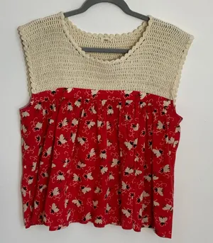 Warm Women's Top size small‎ Red thumbnail 1