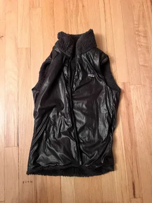 Women’s Patagonia reversible Sherpa vest XS thumbnail 2
