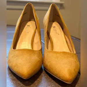 Xappeal Yellow Mustard Suede Heels Sz 7.5 3 Inch Heels. thumbnail 2