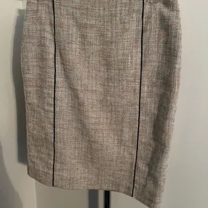 Like New Ann Taylor Petite skirt thumbnail 3